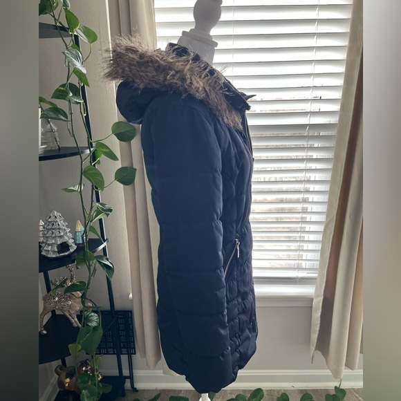 H&M Women's Navy Puffer Jacket with Faux Fur Trim - Picture 6 of 9